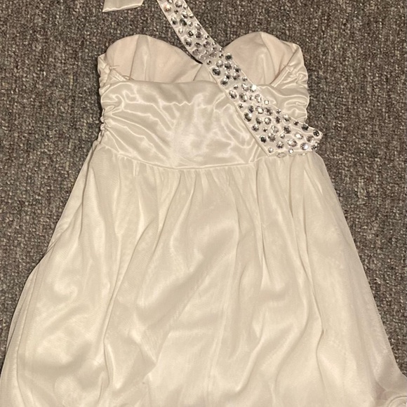 WHITE PARTY DRESS USED - Picture 2 of 2